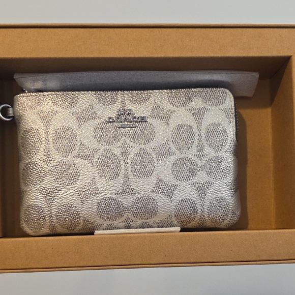 Coach Boxed Leather Corner Zip Wristlet Nwt - Picture 2 of 7